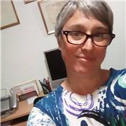 Profesora arquitecta da clases de matemática y diseño